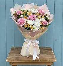 Букет цветов из:  Гвоздики, Орхидеи и Розы в Витиме