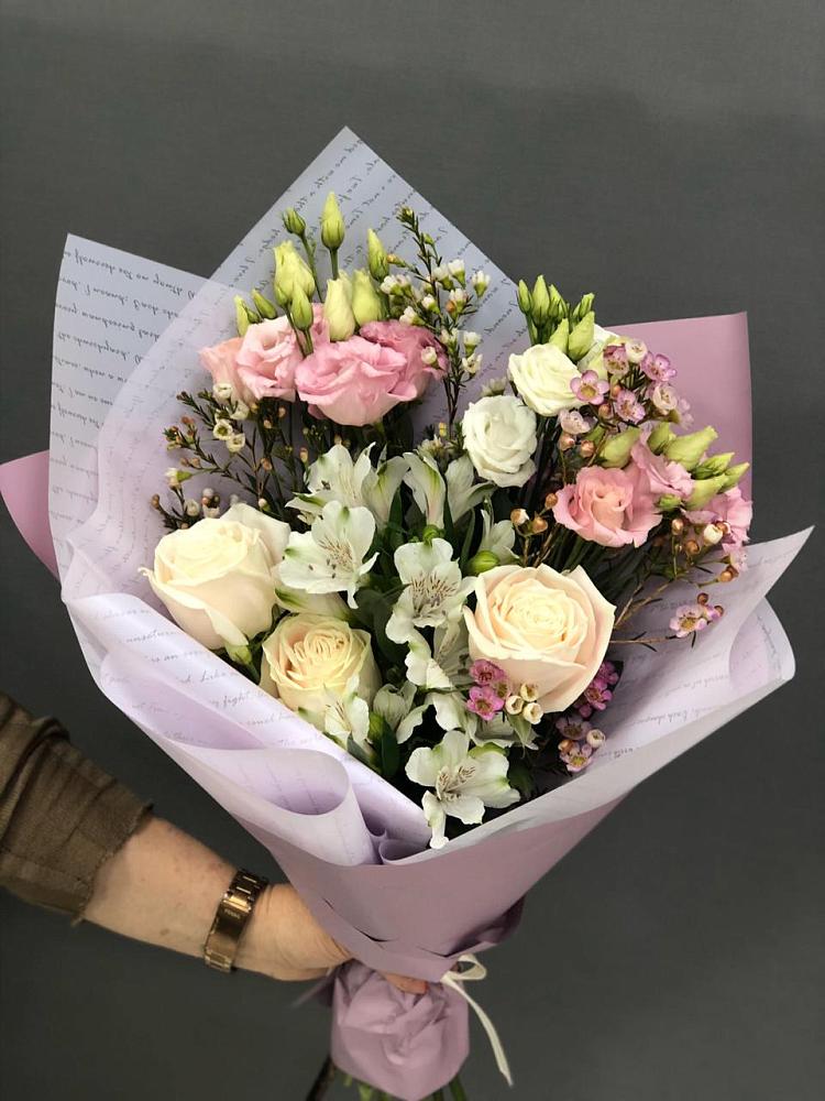 Букет цветов из: Альстромерии, Розы и Лизиантусы в Витиме