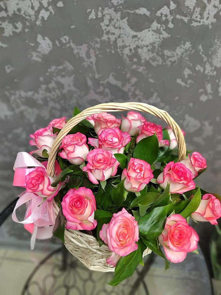 Цветочная композиция из Розы в корзине в Витиме