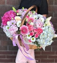 Цветочная композиция из Розы, Хризантемы, Пионы и Лизиантусы в корзине #REPLACE_PRED# Витиме