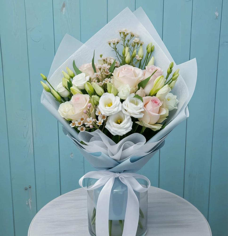 Букет цветов из: Розы и Лизиантусы в Витиме