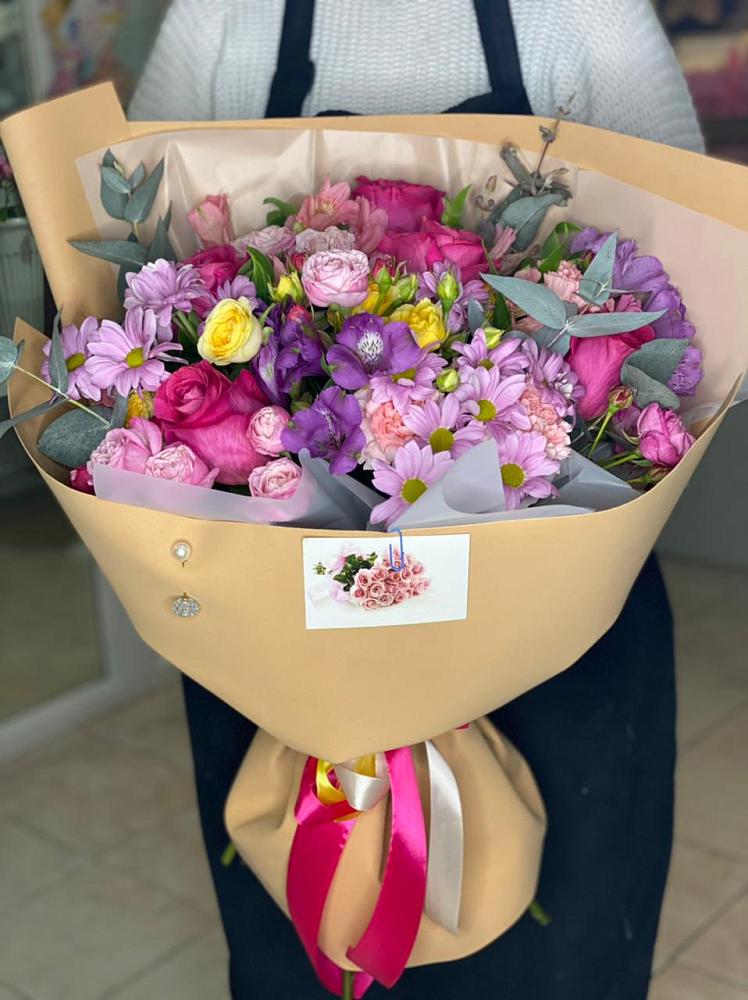 Букет цветов из: Хризантемы, Гвоздики и Альстромерии в Витиме