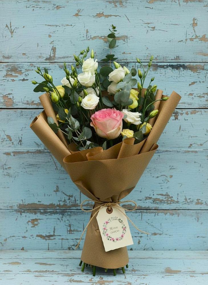 Букет цветов из: Розы и Лизиантусы в Витиме