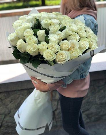 Букет 35 Белых роз в Витиме