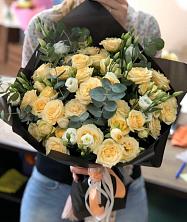 Букет птица счастья в Витиме Букет цветов из: Розы и Лизиантусы в Витиме
