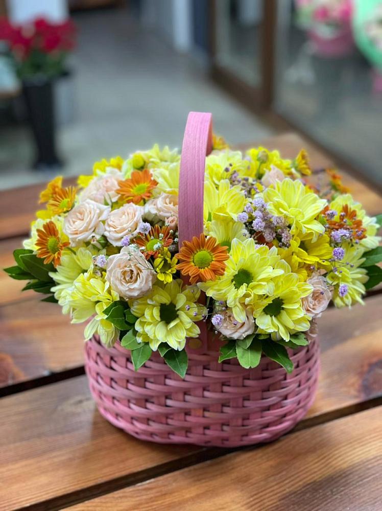 Цветочная композиция из Хризантемы и Розы в корзине в Витиме