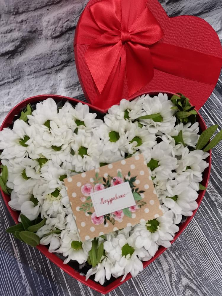 Цветочная композиция из Хризантемы в виде сердца в Витиме