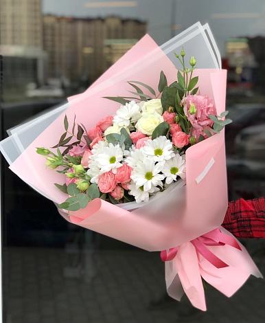 Букет цветов из: Розы, Лизиантусы и Хризантемы в Витиме