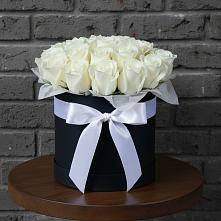 Цветочная композиция из Розы в шляпной коробке в Витиме