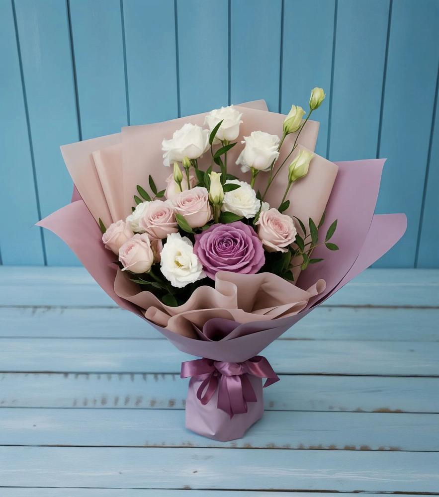 Букет цветов из: Розы и Лизиантусы в Витиме